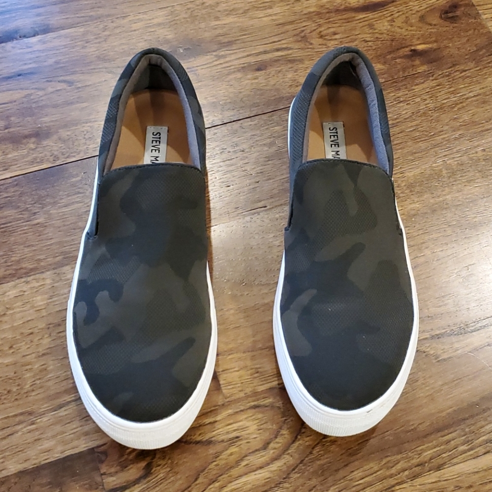 Steve Madden womens camo canvas shoes size 8
